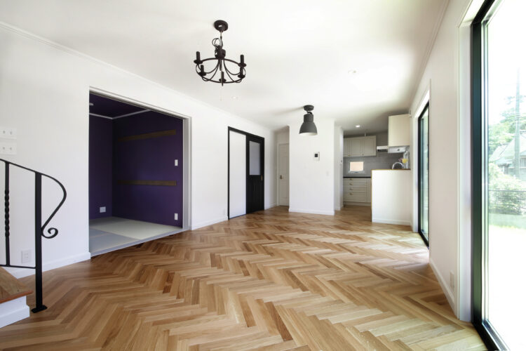 シンメトリーが美しい海外のような佇まいの家