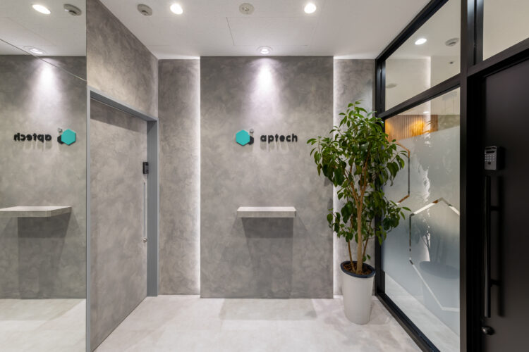 企業の顔をデザインしたオフィスリノベーション