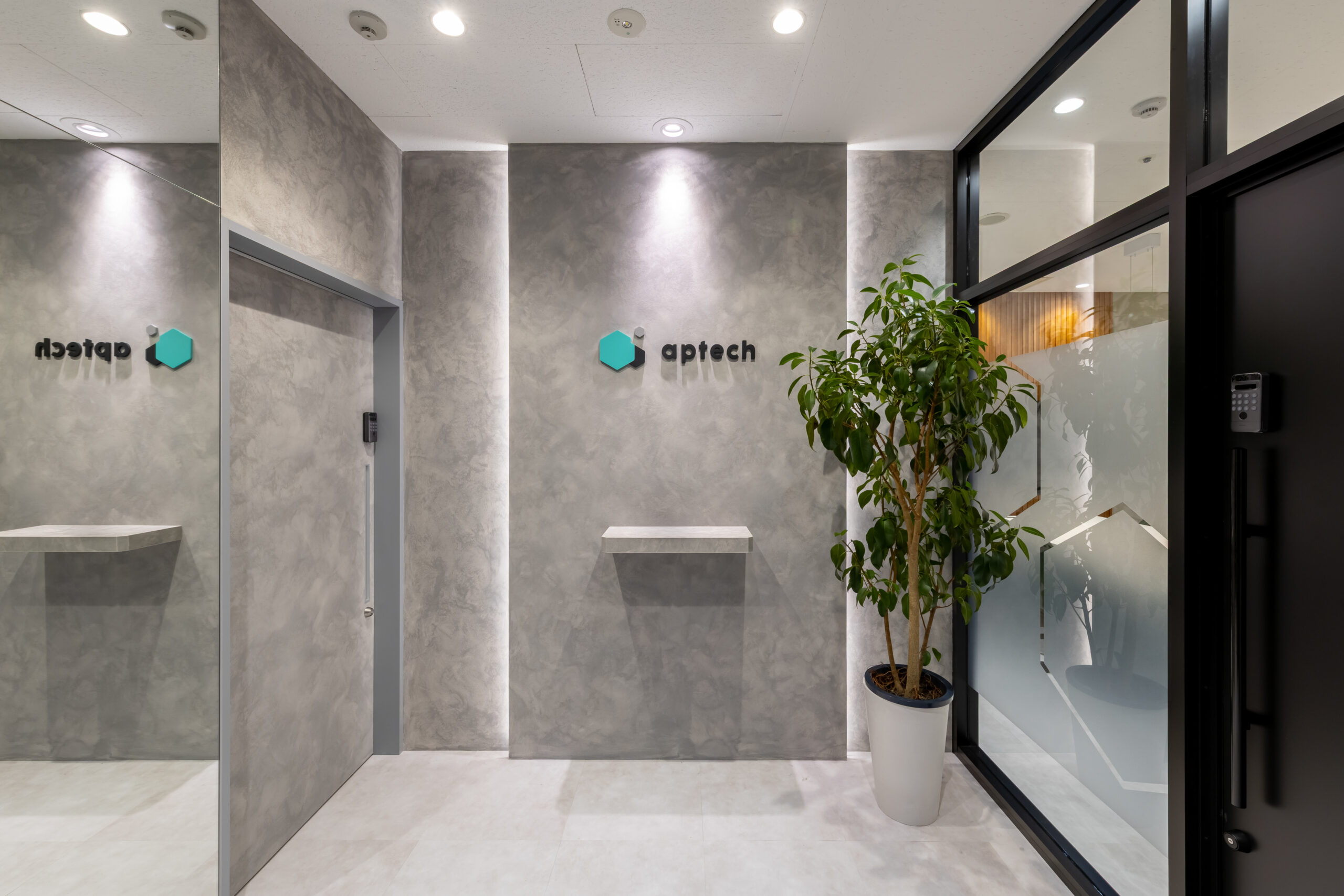 企業の顔をデザインしたオフィスリノベーション